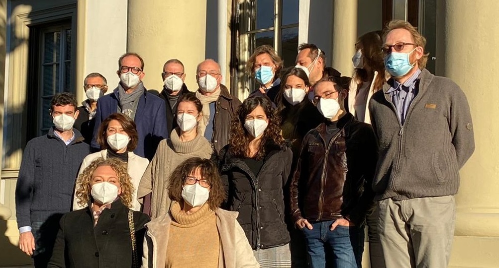 Foto Girot con i medici Asl e di Careggi davanti al presidio Donatello