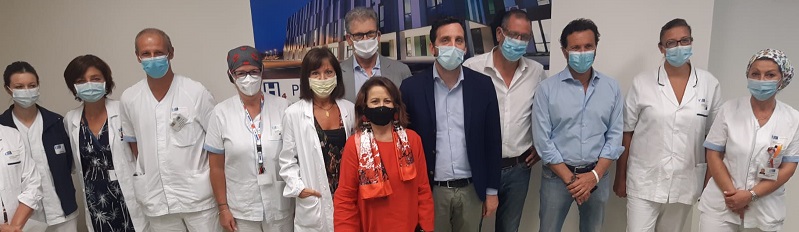 nella foto al centro da sx Di Renzo, Celesti, Tomasi insieme ai rappresentanti della LNI e agli operatori sanitari    