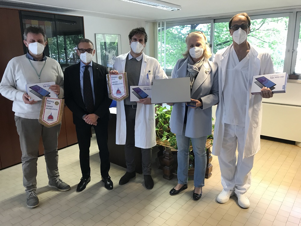 I rappresentanti del Rotary insieme ai medici Asl al Palagi