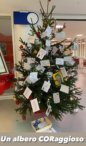 Albero Natale coraggioso 