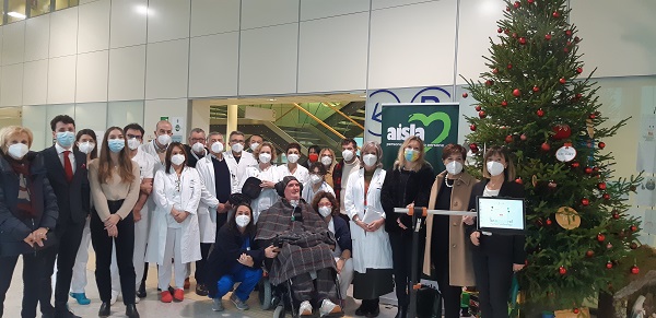  Nella foto un momento della donazione con il Team multidisciplinare del San Jacopo ( a dx Di Renzo e Morandi) e il Signor Marco (al centro), uno dei primi pazienti ad utilizzare il device