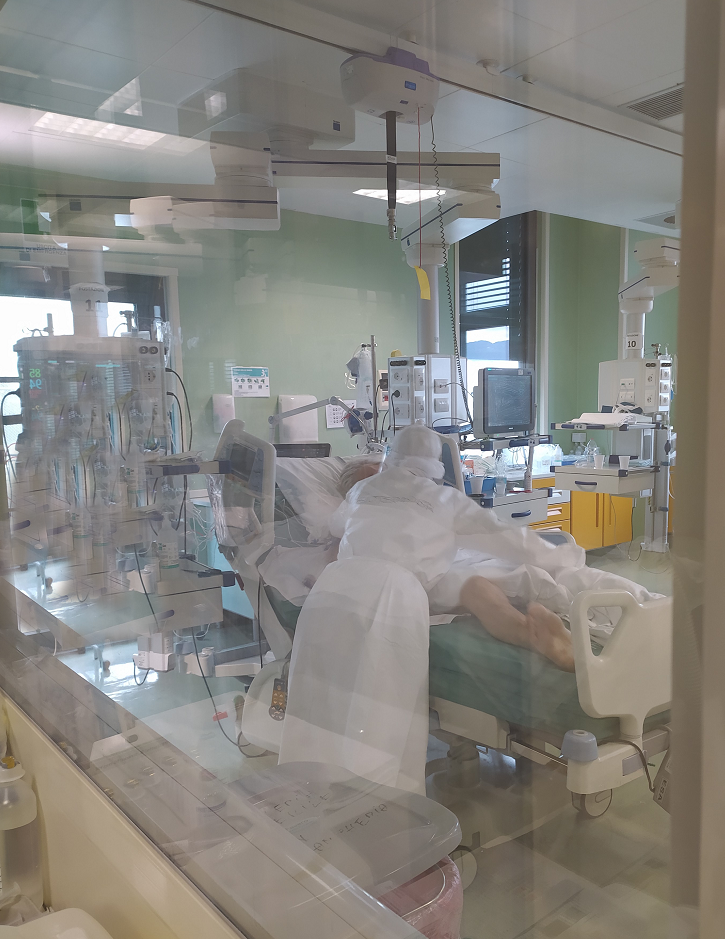 foto fisioterapisti Terapia pt INtensiva da vetro