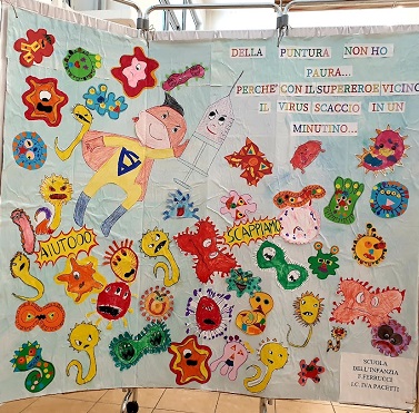 Nella foto alcuni disegni dei bambini