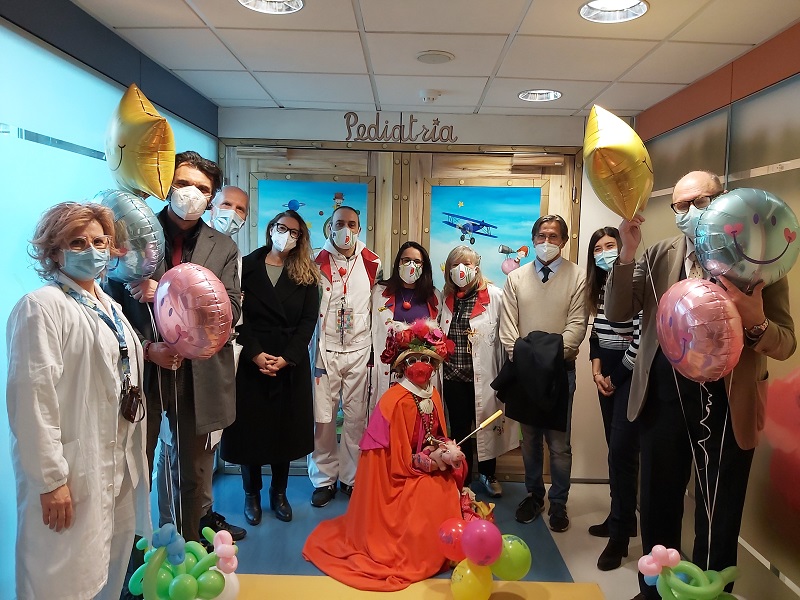 Foto gruppo inaugurazione porta