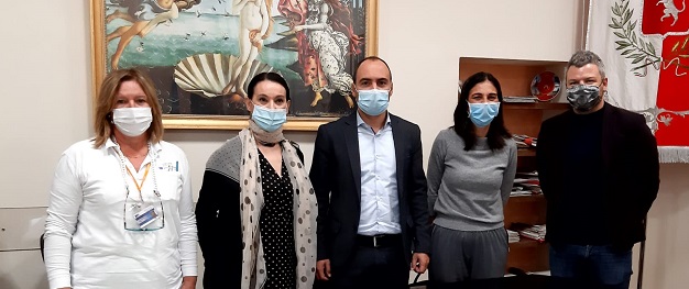 da sinistra: Caterina Tezza, coordinamento infermieristico del distretto di Montemurlo, Sonia Simonetti, posizione organizzativa infermieristica, Simone Calamai sindaco Montemurlo, Lorena Paganelli, direttore zona distretto e Società della Salute Area pratese, Alberto Fanti, assessore politiche sociali di Montemurlo   
