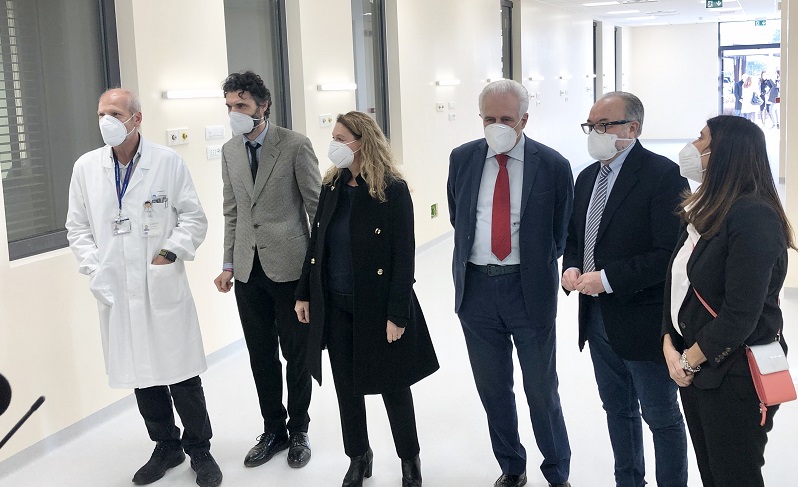 nella foto: da dx Matarrese, Morello, Giani, Bugetti, Vasarri (direttore pediatria)