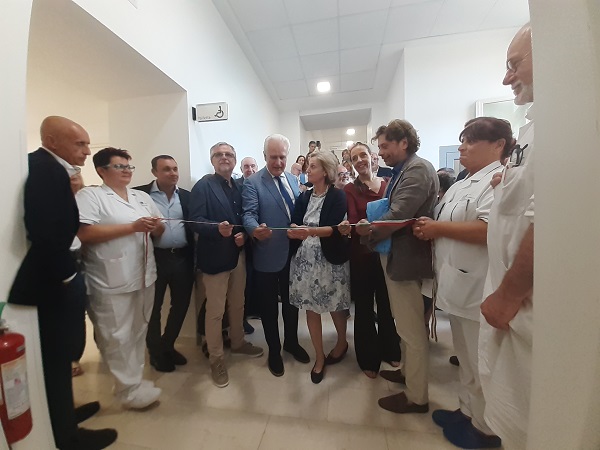 La foto del momento del taglio del nastro