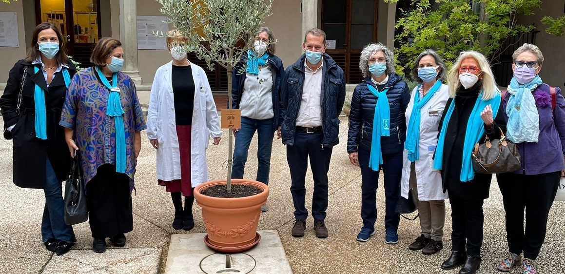 Foto di gruppo con la pianta di olivojpg