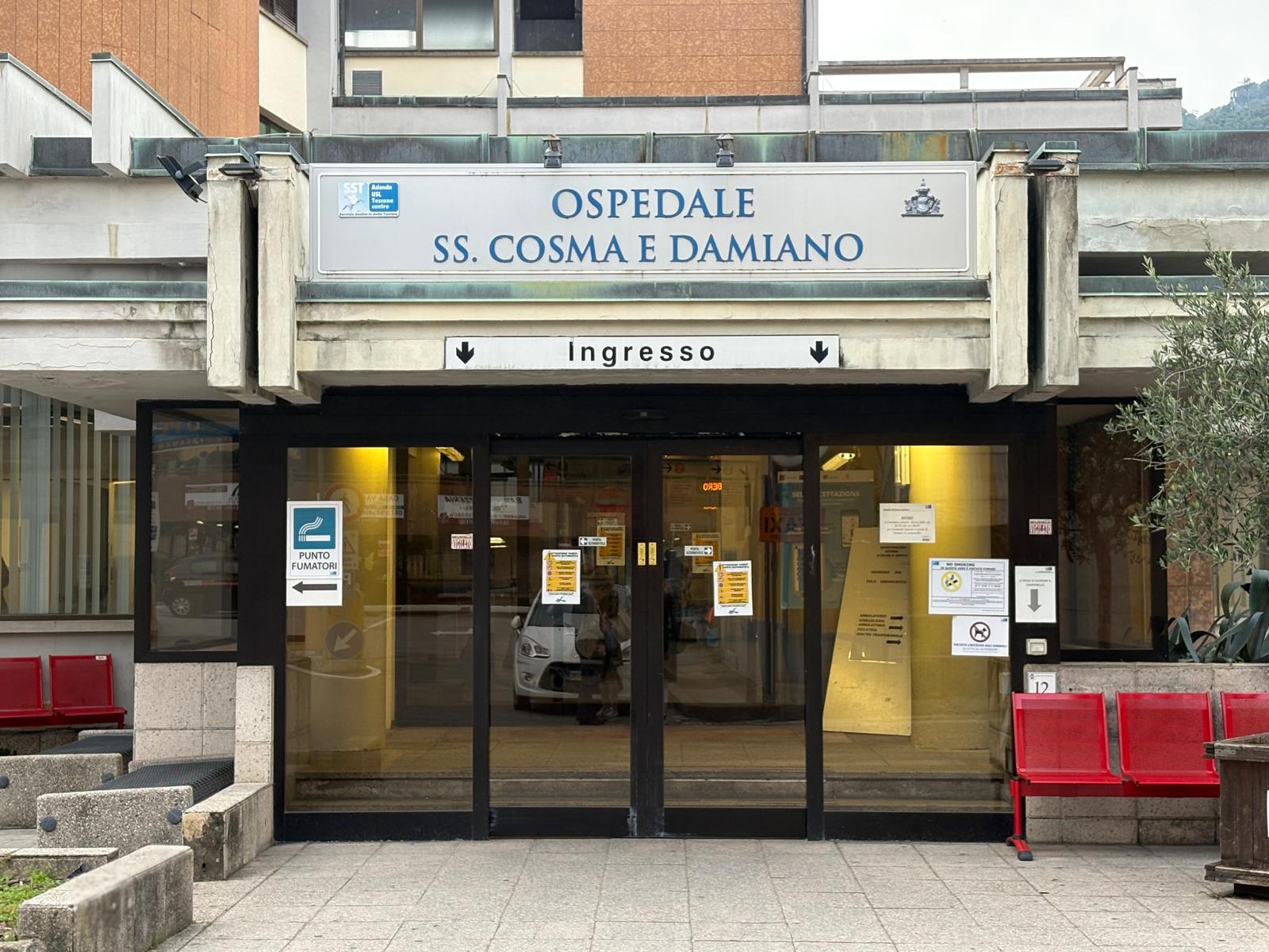 Foto dell'ingresso dell'ospedale di Pescia