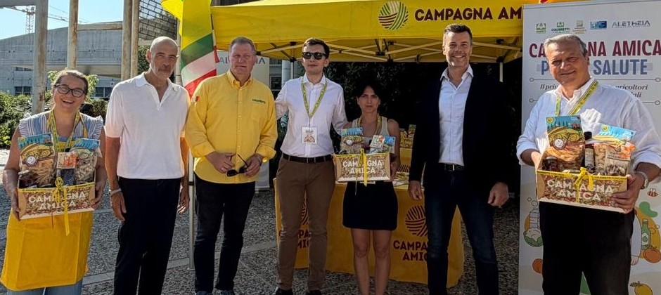 Foto di gruppo con gli operatori 