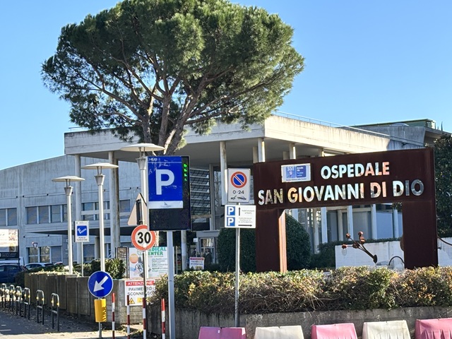  l'ingresso principale dell'ospedale San Giovanni di Dio
